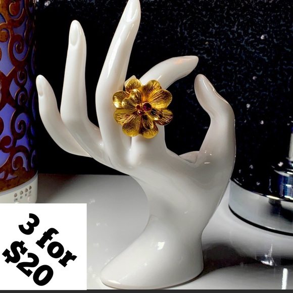 Lia Sophia Jewelry - 🤩 3 for $20 New Lia Sophia Azalea 🌺 Gold Ring